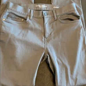 Banana Republic Traveler size 32x32 slim fit gray